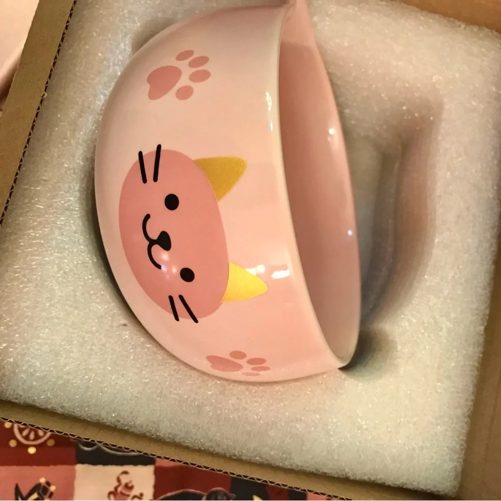 Sakuraco Wagasi Sakura dish with black Chasen and pink cat tea bowl NIB - Picture 3 of 13
